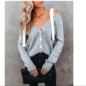 VICI - small. Gray tie sweater. NWT.